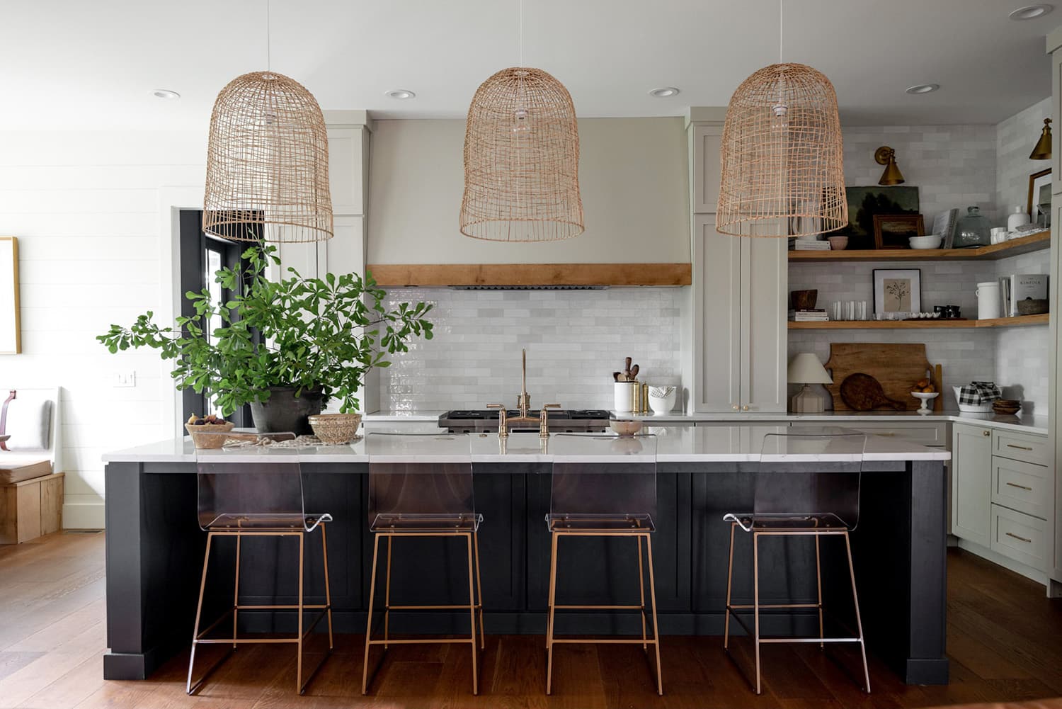 Kitchen with rattan pendants